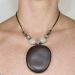 Les bijoux Jacaranda en graines naturelles : Collier modÃ¨le  ENTADA Gris  1