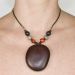 Les bijoux Jacaranda en graines naturelles : Collier modÃ¨le ENTADA Noir et rouge 1
