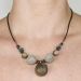 Les bijoux Jacaranda en graines naturelles : Collier modÃ¨le MUCUNA Gris  1