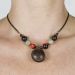 Les bijoux Jacaranda en graines naturelles : Collier modÃ¨le MUCUNA Noir et rouge 1