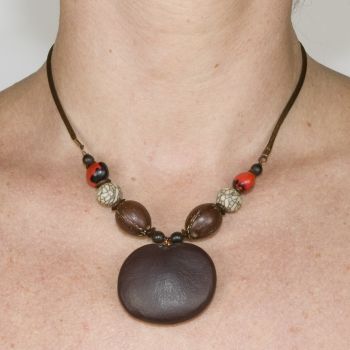 #CENTPRN - Collier modÃ¨le PETIT ENTADA Noir et rouge